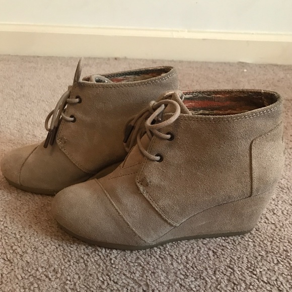Toms, taupe wedges, size 6 - Picture 2 of 5